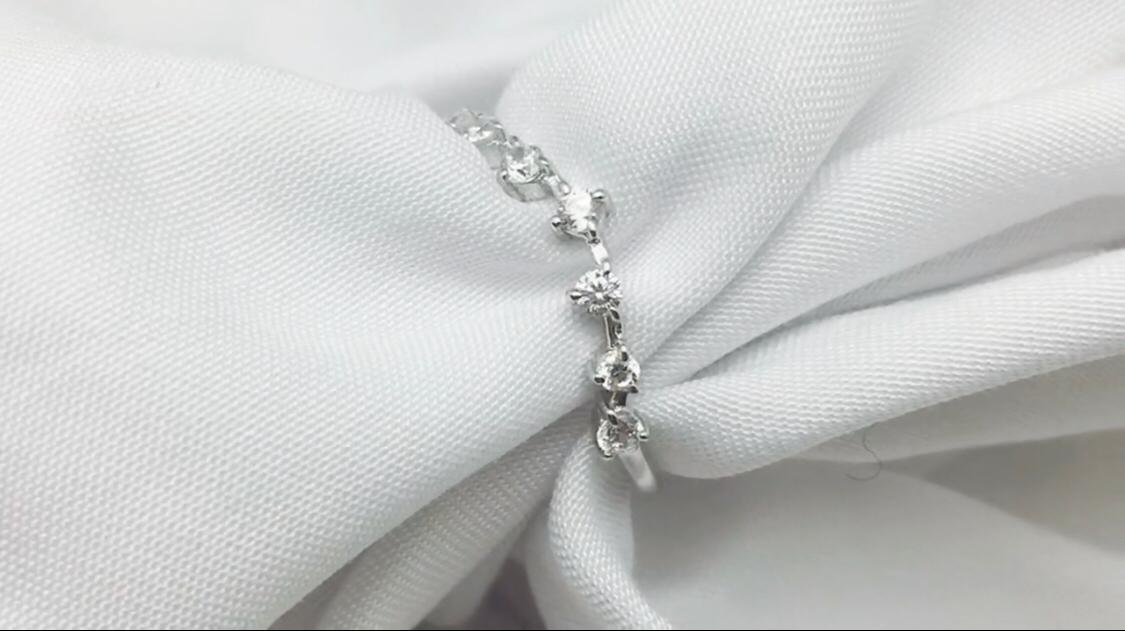 V Shaped Stacker Ring/18K White Gold & Premium Cubic Zirconia - infinityXinfinity.co.uk