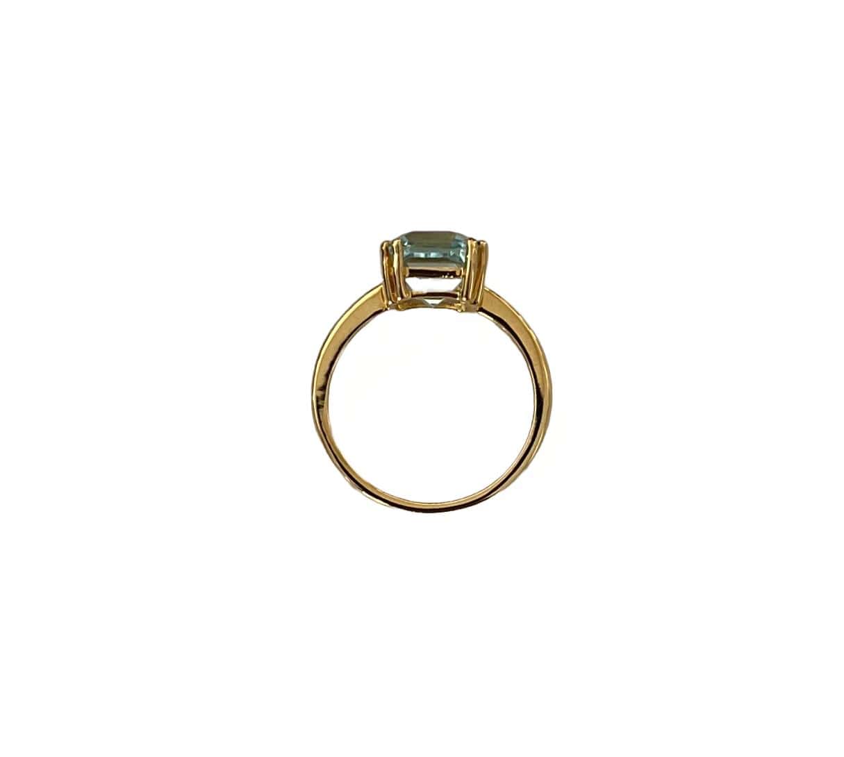 Aquarmarine ring 18k yellow gold