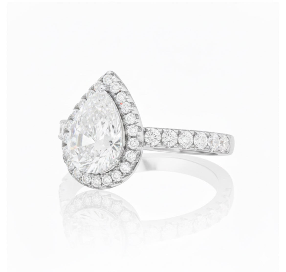 Teardrop ring white gold 