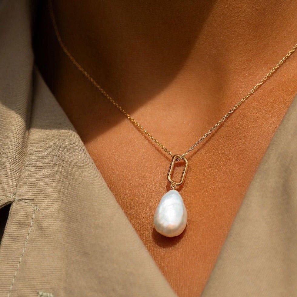 baroque pearl 18k yellow gold necklace