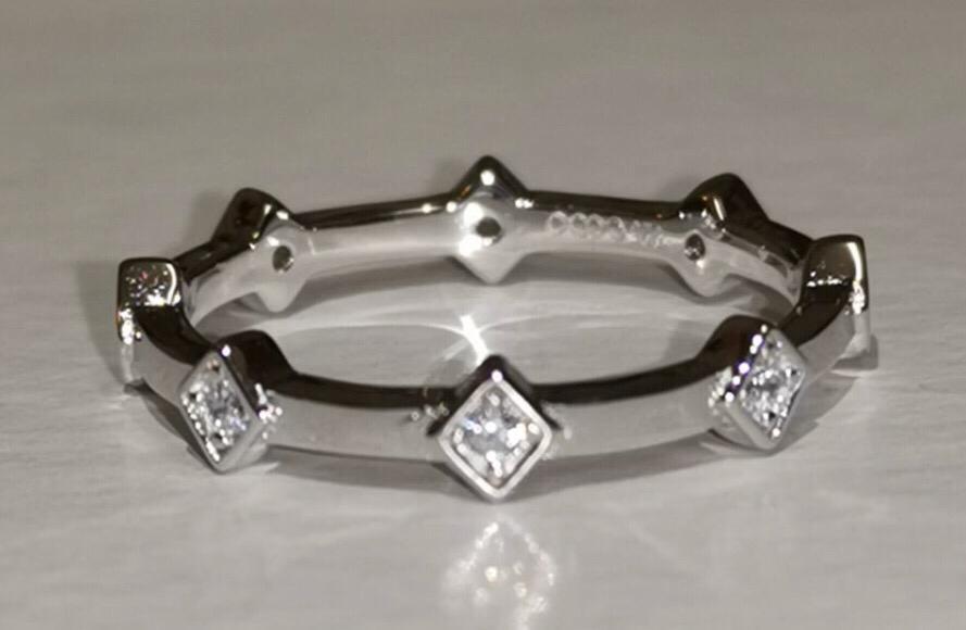 Eternity Ring/Crown 18K White Gold & Premium Cubic Zirconia - infinityXinfinity.co.uk