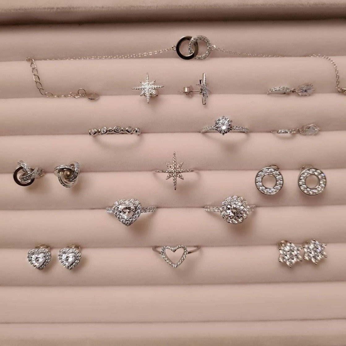 Eternal Ring/18k White Gold & Premium Cubic Zirconia - infinityXinfinity.co.uk