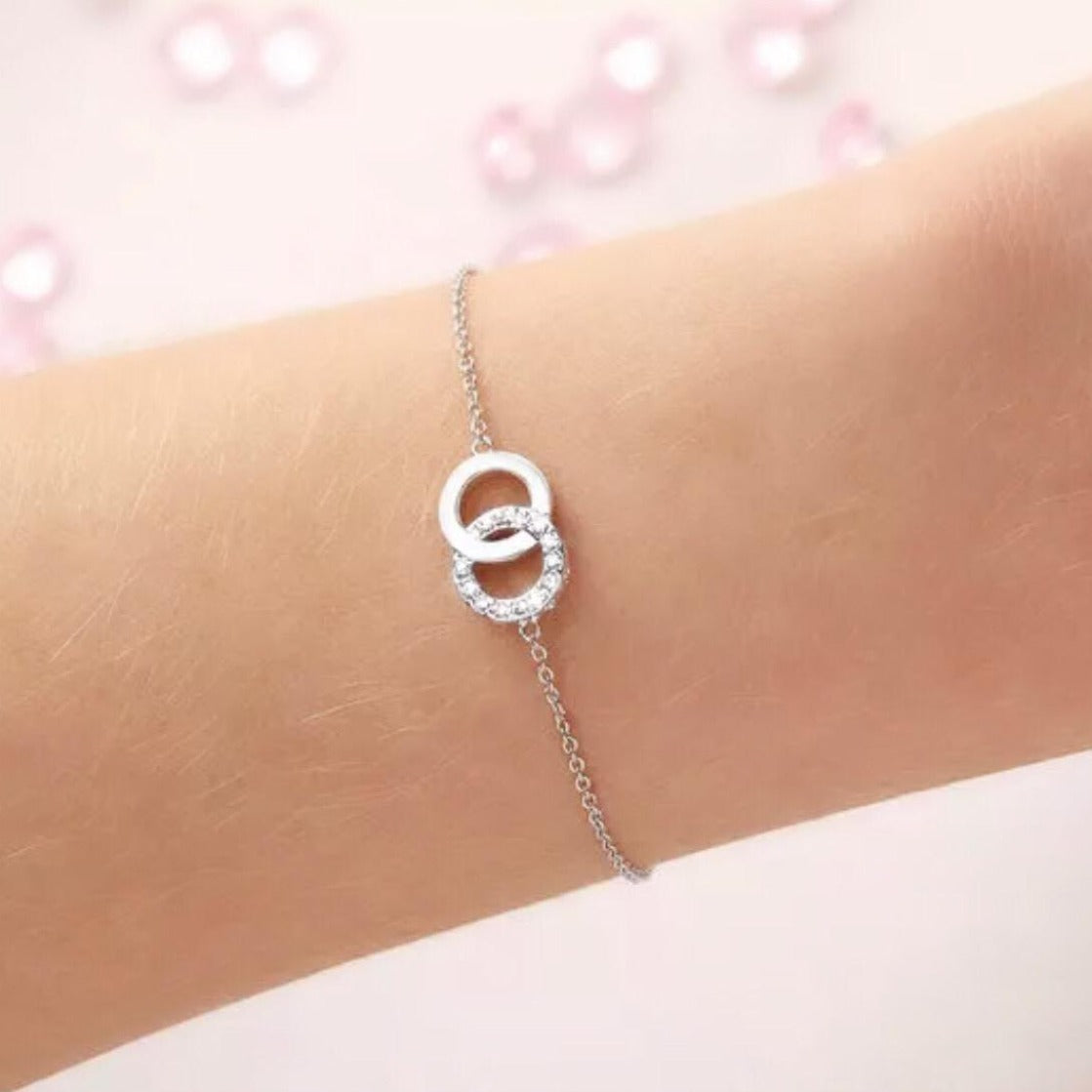 Circle Bracelet/18K White Gold & Premium Cubic Zirconia - infinityXinfinity.co.uk
