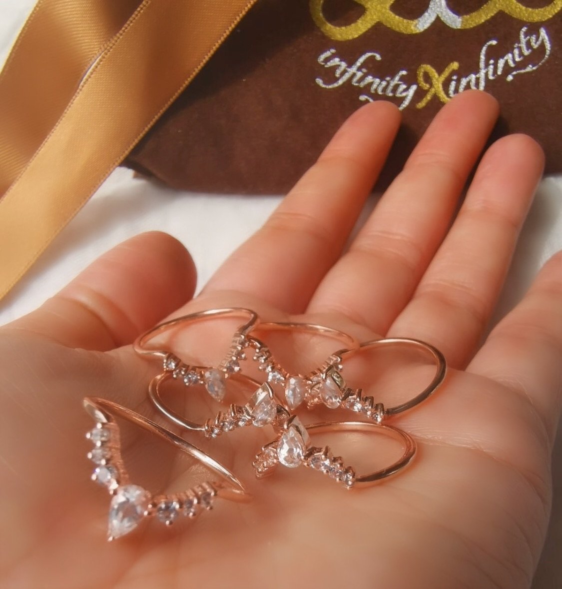 Elegant V Shaped Stacker Ring/18K Rose Gold & White Topaz - infinityXinfinity.co.uk