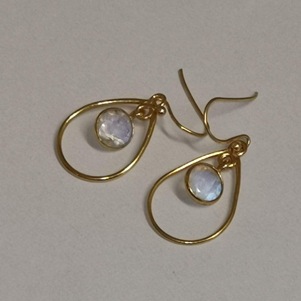 Single Teardrop Hoop Earrings/18K Yellow Gold & Rainbow Moonstone - infinityXinfinity.co.uk